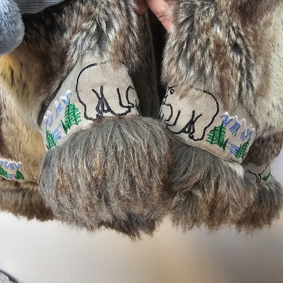 AMERI MODE Faux Fur Woman's Coat - Picture 6 of 9